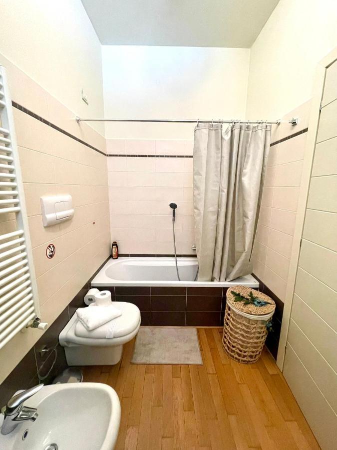 Luxury Four-Room Apartment In Monza Centro - 2 Min Walk To Train Station Zewnętrze zdjęcie