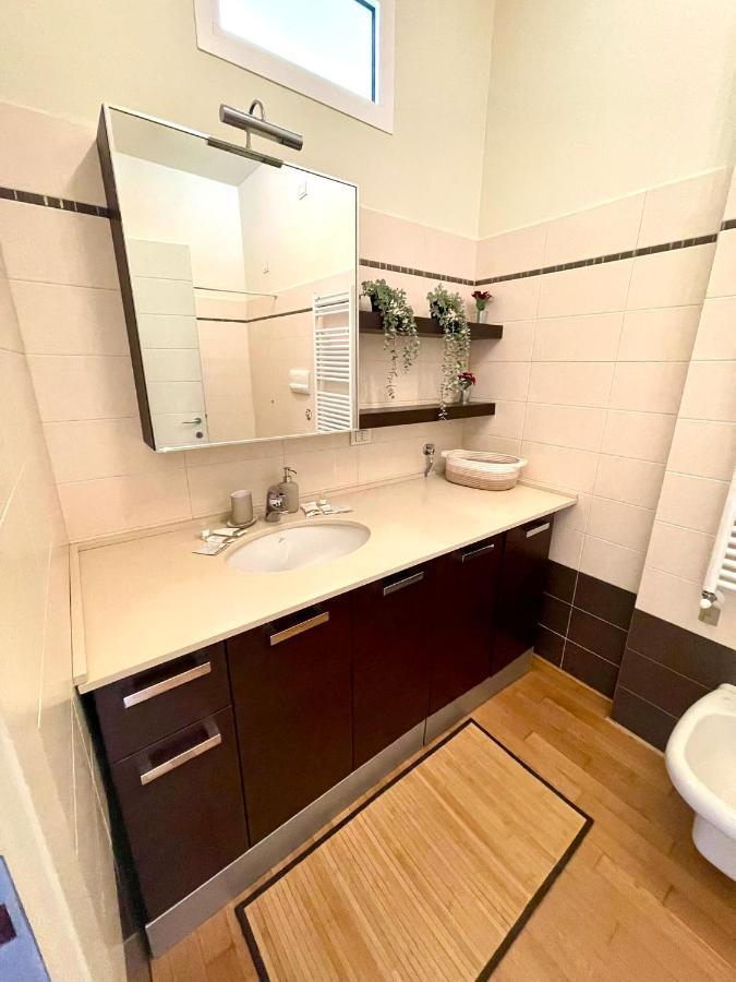 Luxury Four-Room Apartment In Monza Centro - 2 Min Walk To Train Station Zewnętrze zdjęcie